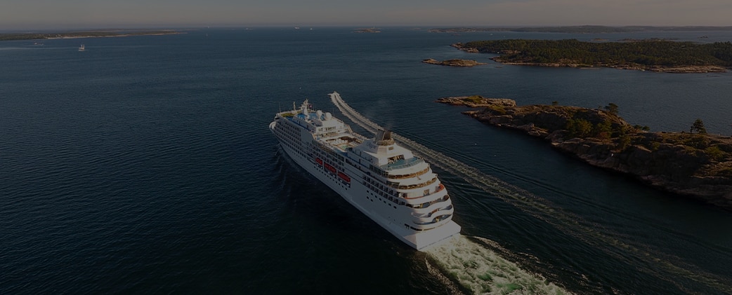 Seven Seas Navigator sailing at sea